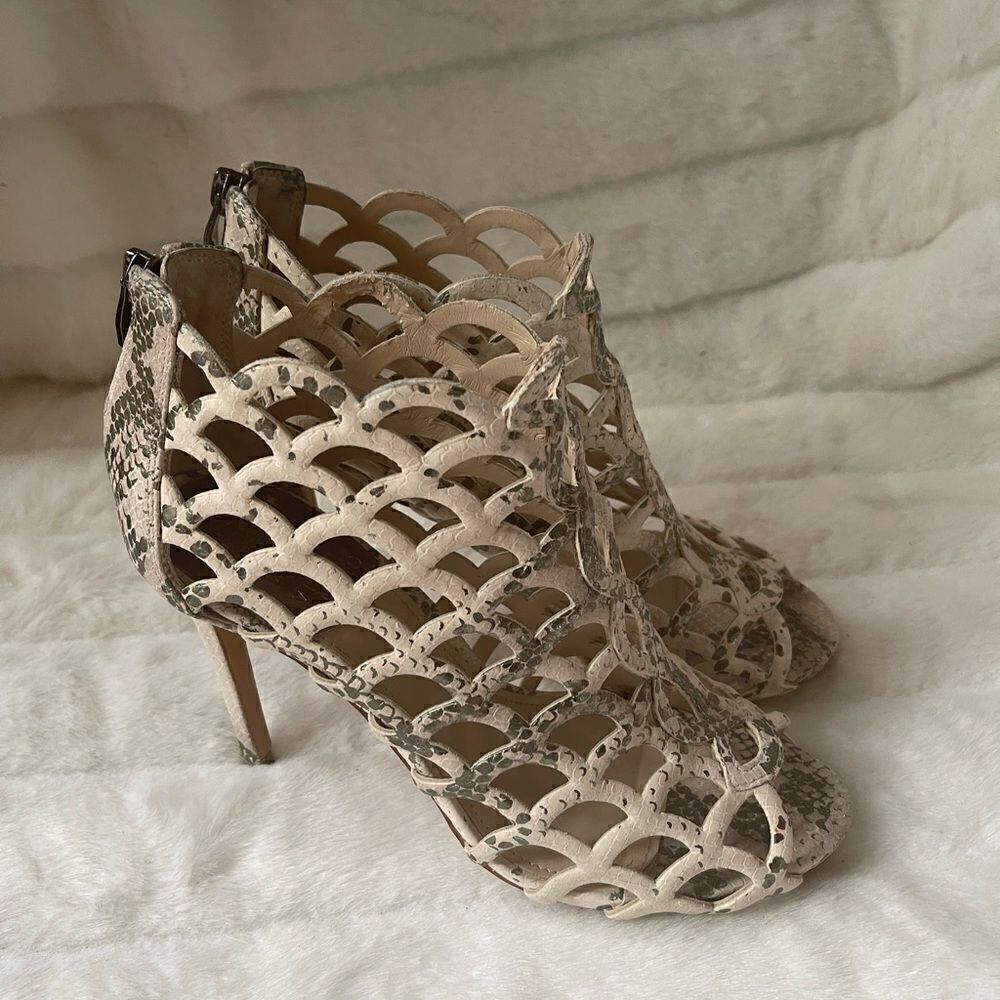 Vince Camuto leather beige & light gold reptile prints cage ankle heels SZ 8.5